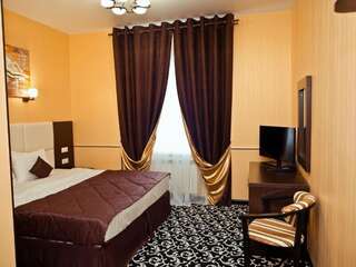 Гостиница Лайт Отель Волгоград Стандартный трехместный номер-8