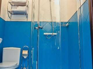 Гостиница Лайт Отель Волгоград Стандартный трехместный номер-10