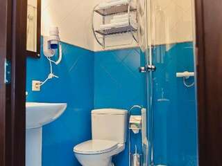 Гостиница Лайт Отель Волгоград Стандартный трехместный номер-7